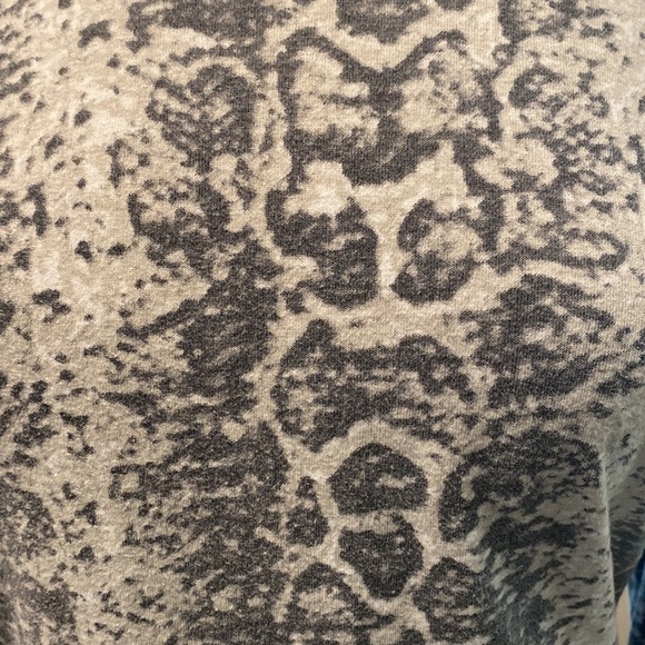 Puffed shoulder shirt - Picture 2 of 7